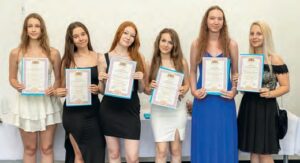 Absolventské listy putovaly do rukou mladých pekařů a cukrářů